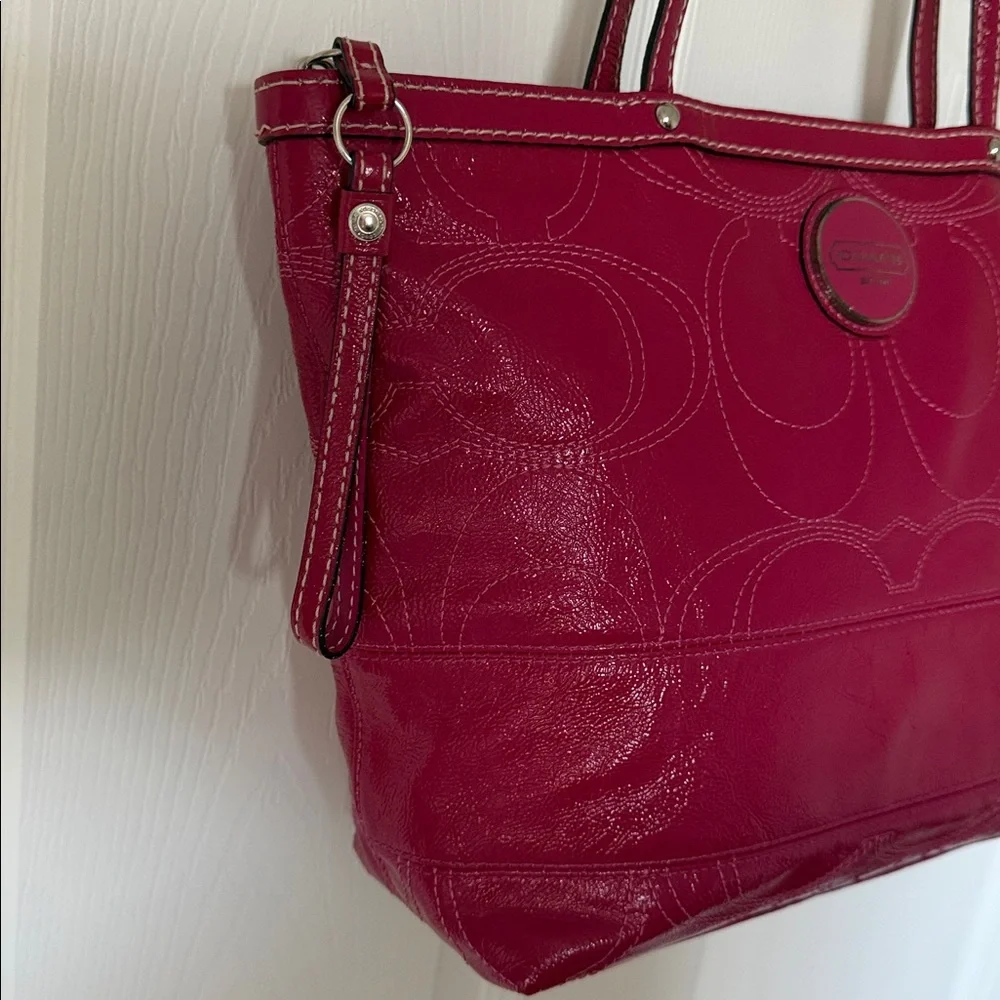 COACH Signature Berry Pink Patent Leather Tote Bag - Picture 15 of 16